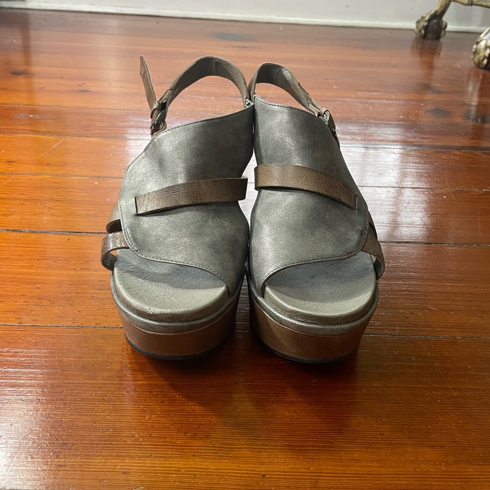 Antelope Kaitiyn Gray Metallic Leather Wedge Platform Buckle Sandals - Sz 40 - Picture 3 of 13